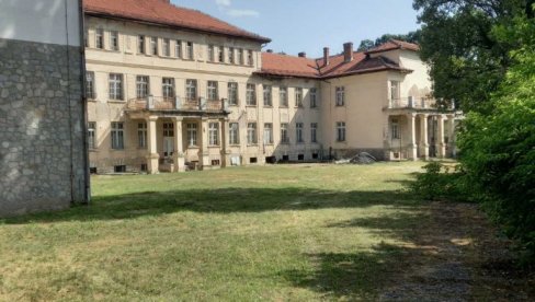 LEČILIŠTE VIŠE NE MOŽE DA LEČI: Devastirano zdanje sanatorijuma u Banji Koviljači zatvoreno posle skoro jednog veka