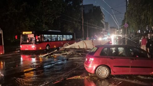 НЕСТАШИЦА И СЛАБ ПРИТИСАК ВОДЕ: Последице јаке олује у Београду