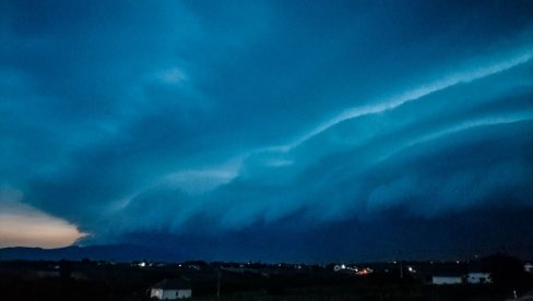 И МЕТЕОРОЛОЗИ У ЧУДУ: Шта се заправо дешавало на небу изнад Србије током суперћелијске олује