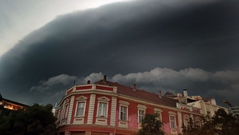 ŠTA ZNAČE DVE CRNE LINIJE NA NEBU: Pojavljuju se pre oluje - U Americi najavljuju tornado, a šta donose kada se pojave nad Srbijom