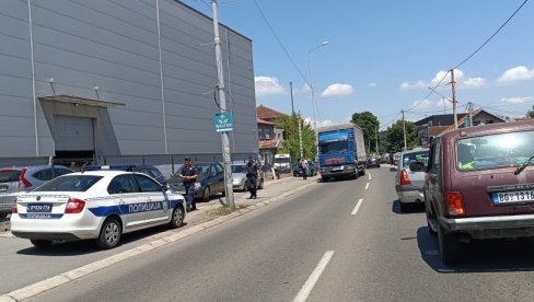STRADALA ŽENA U RAKOVICI: Poginula prelazeći ulicu (FOTO)