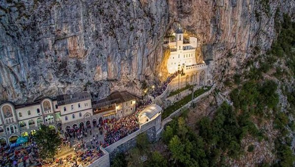 ВАСКРСЕЊЕ ОСТРОГА ИЗ ОГЊА: Прошао је век од пожара који је знатно оштетио чувени црногорски манастир