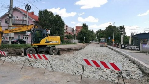 OBNAVLJAJU UGRINOVAČKI PUT: Ekipe Beograd puta rekonstruišu zemunsku saobraćajnicu