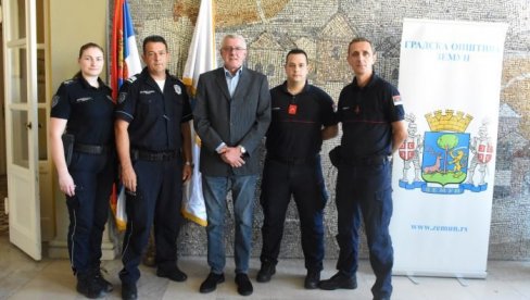 PRIZNANJA STOJČIĆU I RADIVOJEVIĆU: U Opštini Zemun uručene nagrade najboljem policajcu i vatrogascu