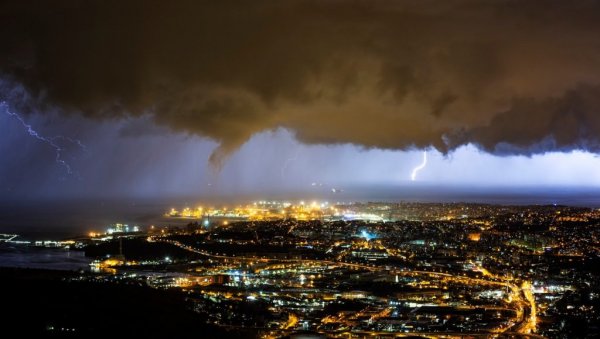 РХМЗ ИЗДАО УПОЗОРЕЊЕ НА НЕВРЕМЕ: Обилне падавине погодиће прво ове крајеве Србије - упаљен црвени метеоаларм