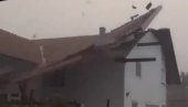 КАО ДА ЈЕ ОД ПАПИРА: Ветар однео кров са куће, стравични призори из Новог Сада (ВИДЕО)
