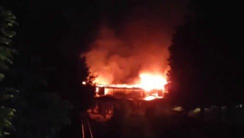 DIM KULJA U NEBO: Veliki požar na železničkoj stanici u Boru (VIDEO)