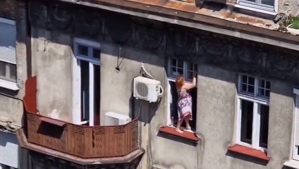 БЕОГРАЂАНИ У ЧУДУ: Жена одлучила да опере прозоре, па оставила суграђане без текста (ВИДЕО)