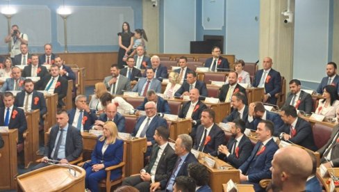 ČEKA SE IZBOR ŠEFA PARLAMENTA: Konstitutivna sednica Skupštine Crne Gore (FOTO/VIDEO)