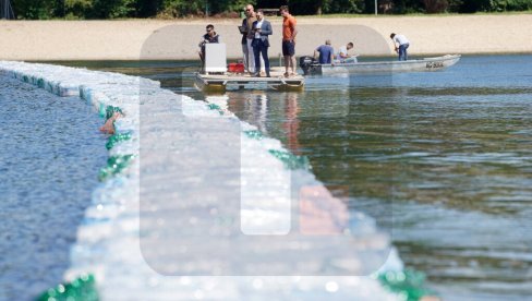 OBOREN GINISOV REKORD: Najveći plutajući objekat od plastičnih boca usidren na Savskom jezeru