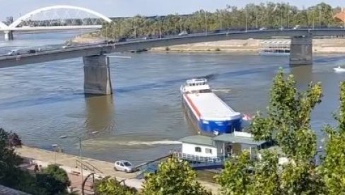 DRAMA U NOVOM SADU: Barža zakačila stub mosta Duga (VIDEO)