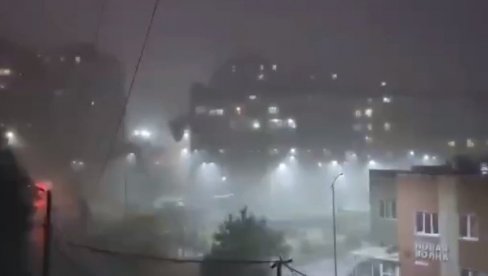 ОЛУЈА НА КРИМУ: Због невремена без струје 500.000 становника, ваздушни саобраћај у прекиду