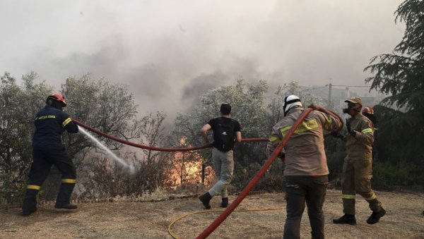 ВАТРЕНА СТИХИЈА УНИШТИЛА ВИШЕ НАСЕЉА: Последице пожара на Родосу (ВИДЕО)