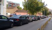 NIKOM NIJE JASNO ŠTA SE DESILO: Oguljena limarija, felne otpale - automobili devastirani na beogradskom parkingu (FOTO)