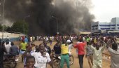 PUČ U NIGERU: Hiljade pristalica prevrata okupilo se u blizini francuske vojne baze u Nigeru