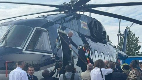 PUTIN POKAZAO KOLIKO JE GALANTAN: Predsednik Zimbabvea leti kući sa novim poklonom