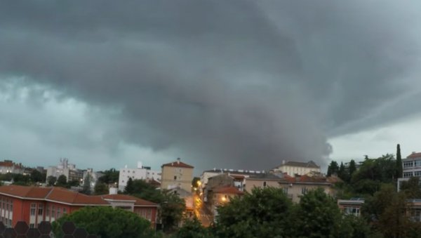 ЦЕЛА СРБИЈА ЋЕ БИТИ ОБУХВАЋЕНА ОЛУЈНОМ ЗОНОМ: Метеоролог упозорава - Невреме из Хрватске и Словеније стиже код нас