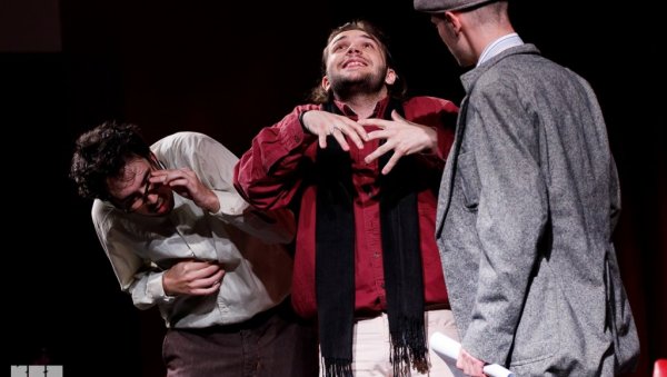 ПОЗОРИШТЕ У ЧИЈОЈ СУШТИНИ ЈЕ - ЉУБАВ: Фестивал у Требињу отворио питање естетике у неинституционалном театру
