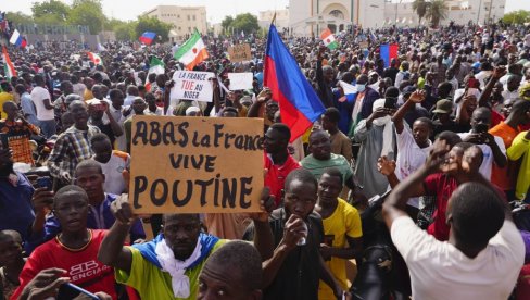 RASTE BUNT NA ULICAMA NIGERA: Građani afričke države protive se odlukama i pretnjama Ekovasa vojnom intervencijom