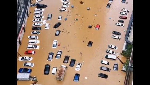 AUTOMOBILI PLUTAJU ULICAMA: Tajfun napravio haos u Kini (VIDEO)