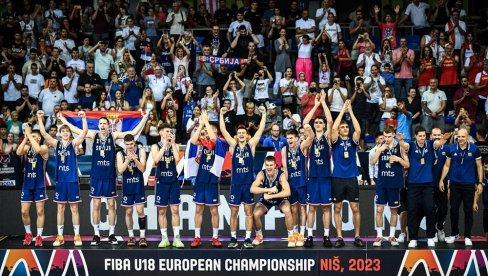 OVI MOMCI SU KAO BITLSI: Juniori šampioni razgalili srca srpske košarkaške publike