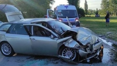 AUTOMOBIL SLETEO SA PUTA, HITNA POMOĆ NA TERENU: Teška nesreća na Paliću, dva vozila uništena (FOTO)
