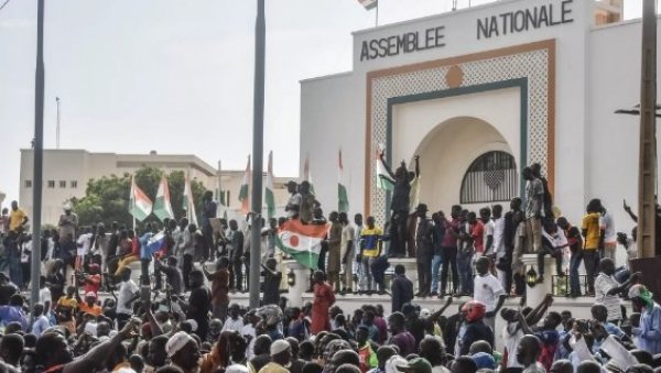 ЗАХУКТАВА СЕ У НИГЕРУ: Француска почиње евакуацију својих грађана