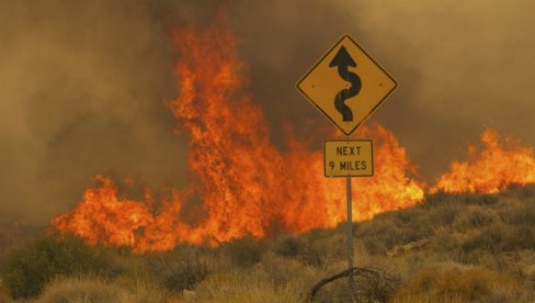 VATRENI TORNADO ŠIRI SE AMERIKOM: Posle Kalifornije, veliki šumski požar zahvata i Nevadu