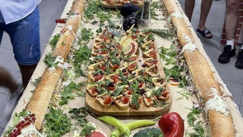 „OBARAJU“ SVETSKI REKORD? U Jagodini napravljen najveći sendvič u Srbiji (FOTO)
