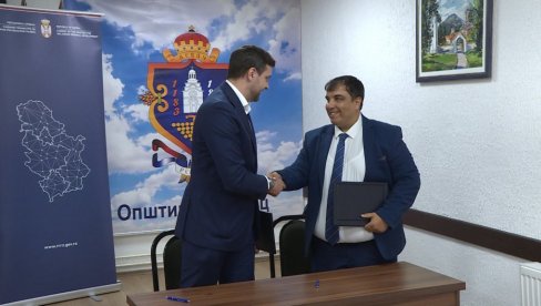 ASFALTIRA SE PUT U DRAGOVU: Ministar Đerlek posetio opštinu Rekovac