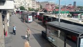 HAOS NA ZELENOM VENCU, GRAĐANI OSTALI BEZ PREVOZA: Muke stanovnika Batajnice i Zemun Polja, autobusa za vikend ni za lek