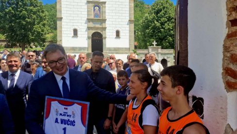 POSEBAN POKLON ZA PREDSEDNIKA: Mladi sportisti iz Bujanovca se zahvalili Vučiću na pomoći (FOTO)