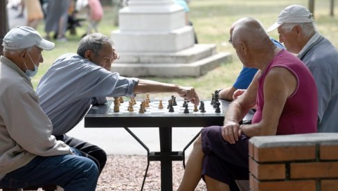 УКИДАЊЕ ПЕНАЛА ЗА ПРЕВРЕМЕНО ПЕНЗИОНИСАЊЕ? Ово су детаљи предлога, важиће само 2 услова за пензију