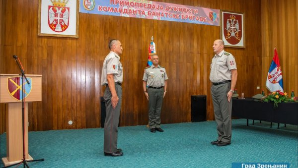 КАСАРНА ПУНА ЉУДИ И ЗВАНИЦА: Банатска бригада добила новог команданта (ФОТО)