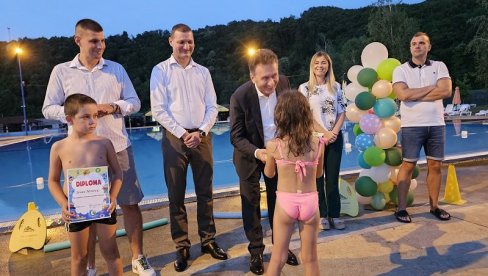 DA SE NAVIKNU NA ZDRAV STIL ŽIVOTA: Završena škola  plivanja  u Ugljeviku