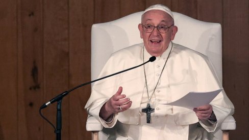 OVO SE DOGAĐA VEOMA RETKO: Papa Franja razrešio dužnosti rimokatoličkog biskupa