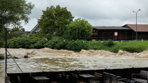 САВА И МУРА ПРЕТЕ ИЗЛИВАЊЕМ: У деловима Хрватске проглашена ванредна одбрана од поплава