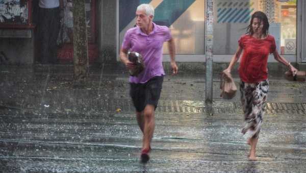 СРБИЈУ ОЧЕКУЈЕ НОВИ ТАЛАС ПЉУСКОВА СА ГРМЉАВИНОМ: Ове делове земље могу погодити веома обилне падавине, поплаве и бујице