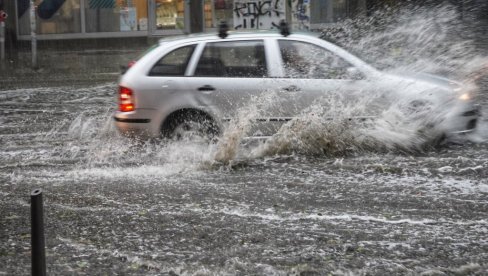 U PRESOTNICU STIŽU GRMLJAVINA I VELIKA KOLIČINA KIŠE: Evo kada je Beograd na udaru vremenskih nepogoda