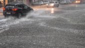 ЦРНА ГОРА ПОД ВОДОМ: Прави потоп на улицама, пљусак потпуно паралисао грађане
