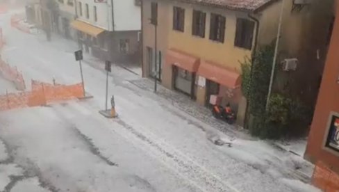 ITALIJA SE ZABELELA USRED LETA: Nestvarne slike iz mesta Udine šokirale građane (VIDEO)