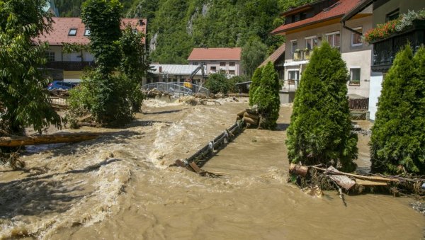 ПРИЛИКОМ РОЊЕЊА НАЛЕТЕО НА ТОПОВСКУ ГРАНАТУ: Набујале воде у Словенији носиле бомбе, мине, неексплодирана убојна средства