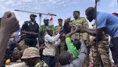 С ОБЗИРОМ НА СИТУАЦИЈУ, ДОБРО ЈЕ: Свргнутог председника Нигера посетио лекар, донео му и храну