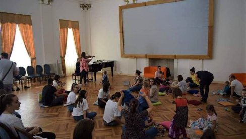 KLASIKA ZA NAJMLAĐE: Interaktivni koncert za mališane na Strit artu u Kraljevu