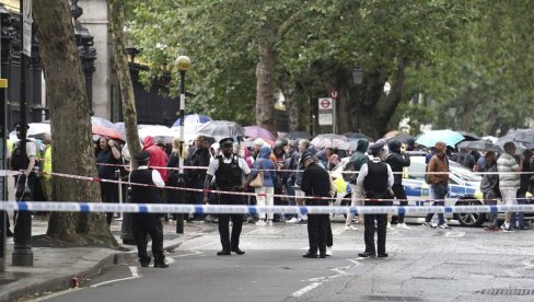 DEO LONDONSKIH POLICAJACA VRATIO ORUŽJE: Vlada šalje specijalce SAS da štiti građane prestonice