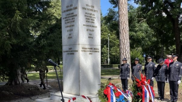 ВЕНЦИ НА СПОМЕНИК АРЧИБАЛДУ РАЈСУ: Обележене 94 године од смрти великог српског пријатеља