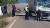 ТЕШКА САОБРАЋАЈНА НЕСРЕЋА: Удес два камиона код Беле Паланке (ФОТО)
