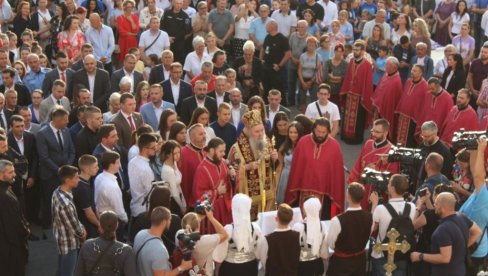 ЛЕЧИО И НЕИЗЛЕЧИВО: Бијељина прославила славу, Светог Пантелејмона