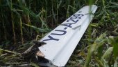 ПРОНАЂЕНО КРИЛО АВИОНА: Делови летелице расути по пољу кукуруза (ФОТО/ВИДЕО)