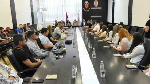 MLADI U FOKUSU: Ministar turizma i omladine Husein Memić posetio Kraljevo
